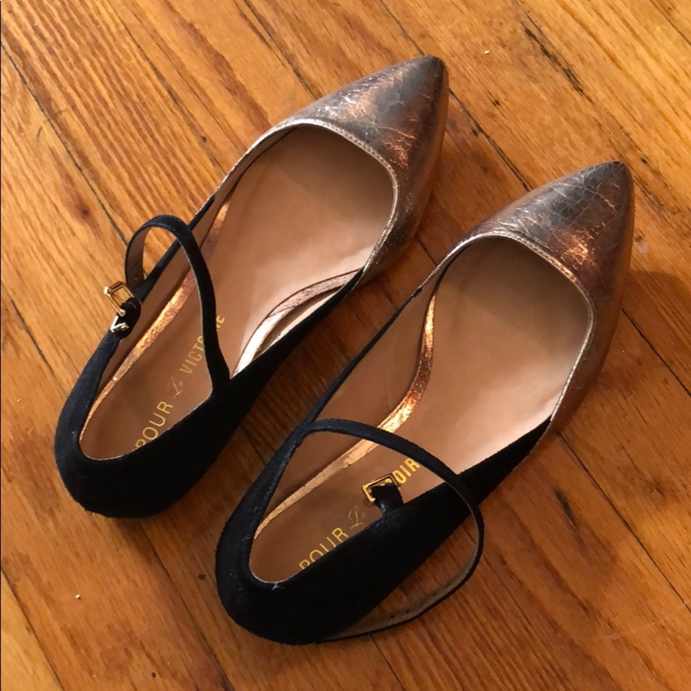 Pour La Victoire black/gold suede buckle flats